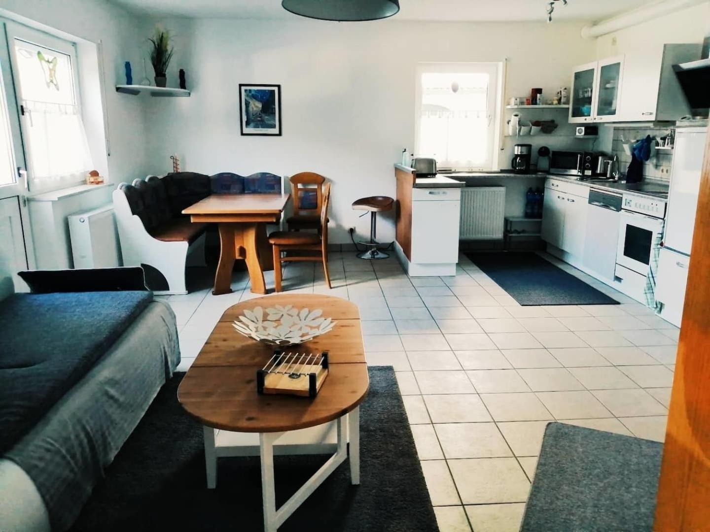 76 Qm Whg Im Eg Haus-Wohlfuehloase Vor Der Haustuer Apartment Gladenbach Exterior foto